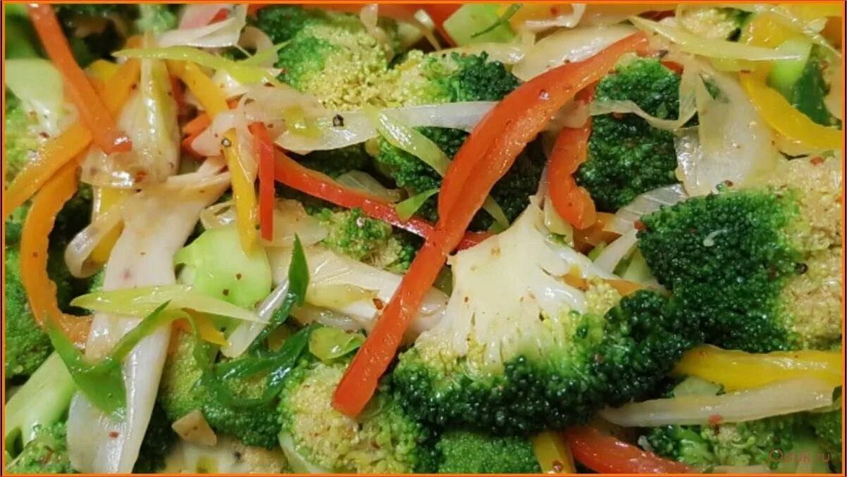 Маринованные брокколи. Приготовление брокколи мариновать. Брокколи маринованная. Брокколи с яйцом на сковороде. Салаты из брокколи и цветной.