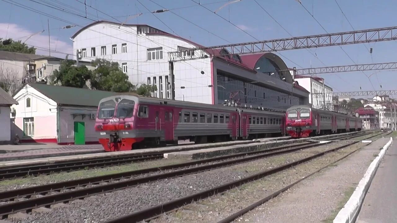Поезда вокзал поезд поезд махачкала. Эд9м дербент махачкала. вокзал махачкала железная дорога. дагестан вокзал махачкала. железнодорожный вокзал дербент.