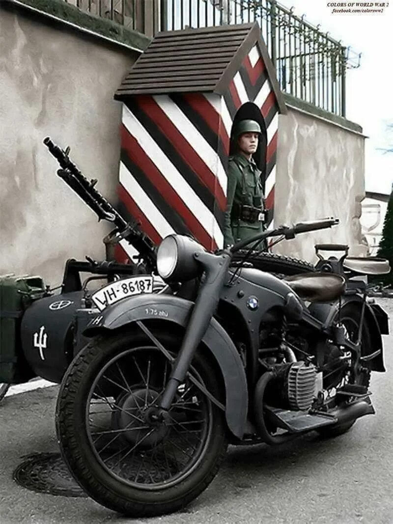 Мотоциклы второй мировой. Мотоцикл BMW r75 ww2. BMW r75 1941. Мотоцикл БМВ вермахта. BMW r75 ww2.