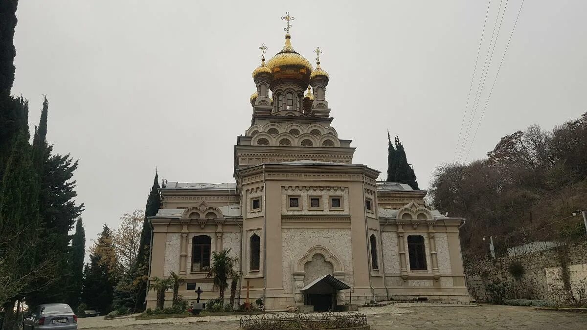 Фото: Храм Архангела Михаила, православный храм, Санаторный тупик, 4, Алупка - Я
