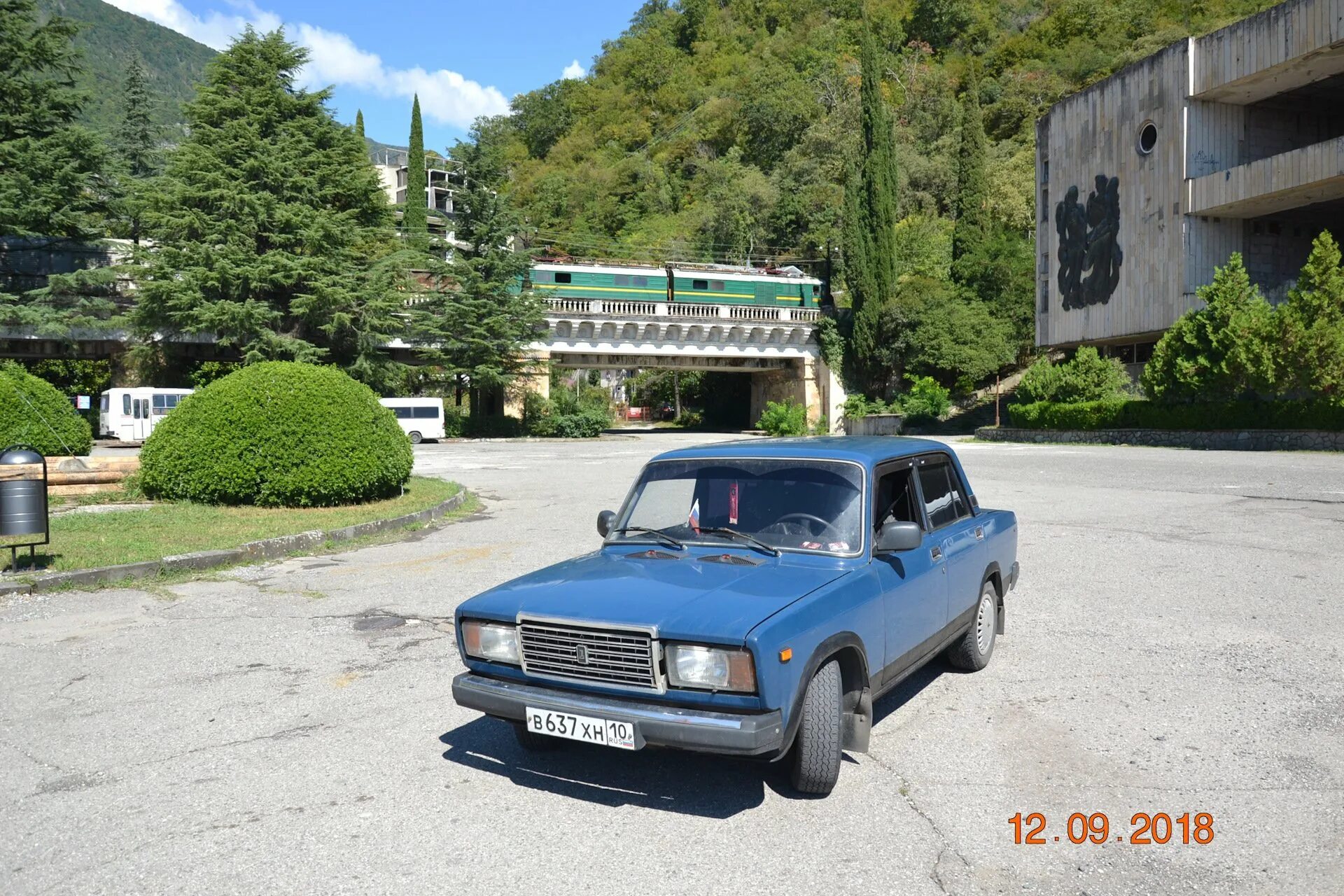 Сколько стоит абхазии машины. 2107 Абхазия. Авторынок в Сухуми Абхазия. Абхазия авто ВАЗ 2107. Жигули в Абхазии.