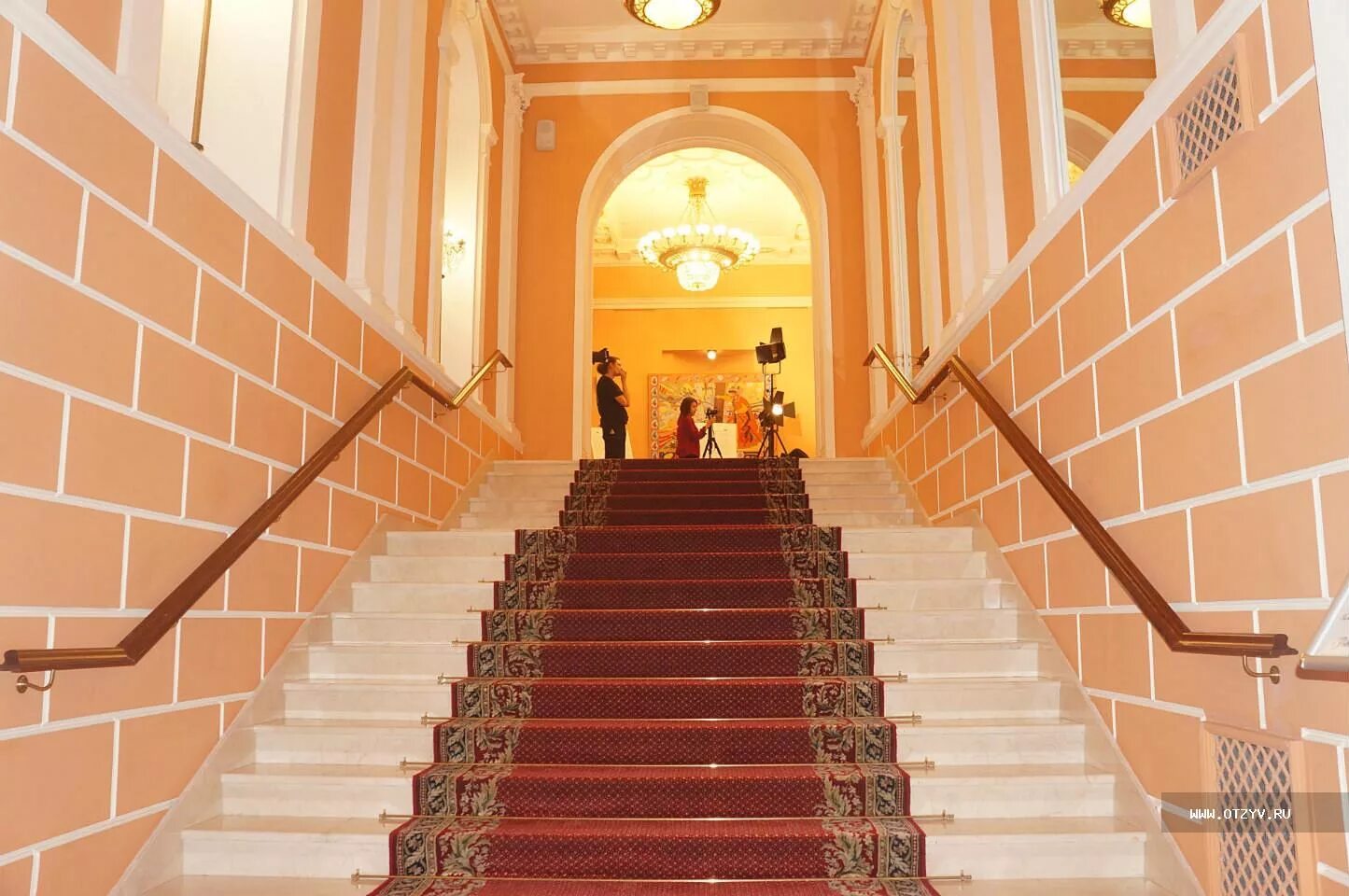 Геликон внутри здания. Геликон автосервис нижний новгород фучика. Автосервис геликон логотип. Геликон автосервис нижний новгород. Геликон фучика.