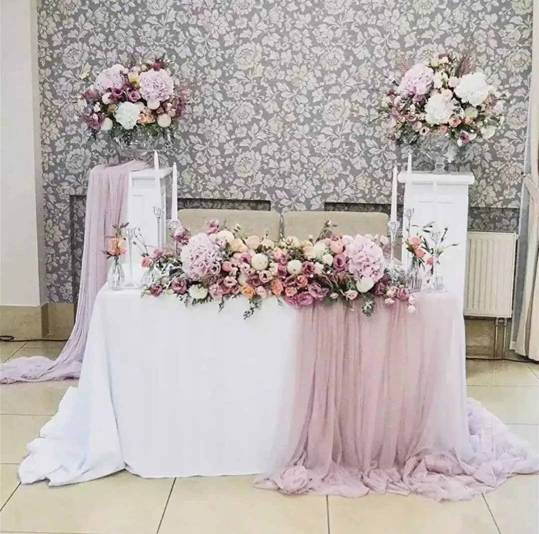 Украшение президиума. Украшение президиума. Украшение стола молодоженов на свадьбу. Президиум на свадьбу. Свадебный стол молодоженов.