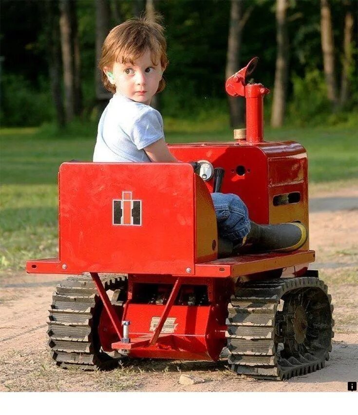 Маленький трактор. Детские трактора. Детский гусеничный трактор. Детский бензиновый трактор. Маленькие дети трактор