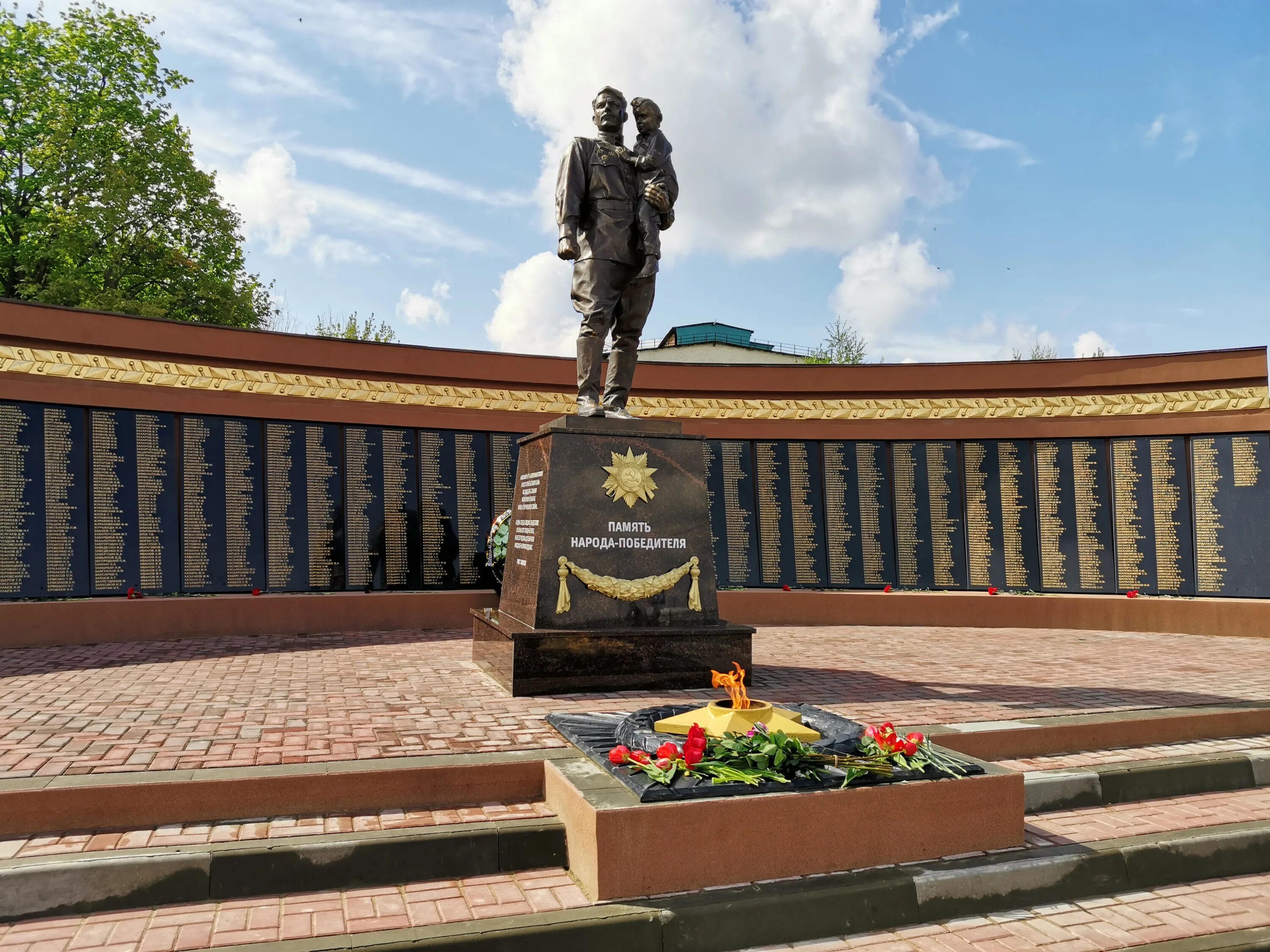 Парк победы кострома памятники. Мемориальный комплекс павшим воинам ростов-на-дону. Ржев мемориал советскому солдату. Мемориал лепихина. Мичуринск мемориальный комплекс.