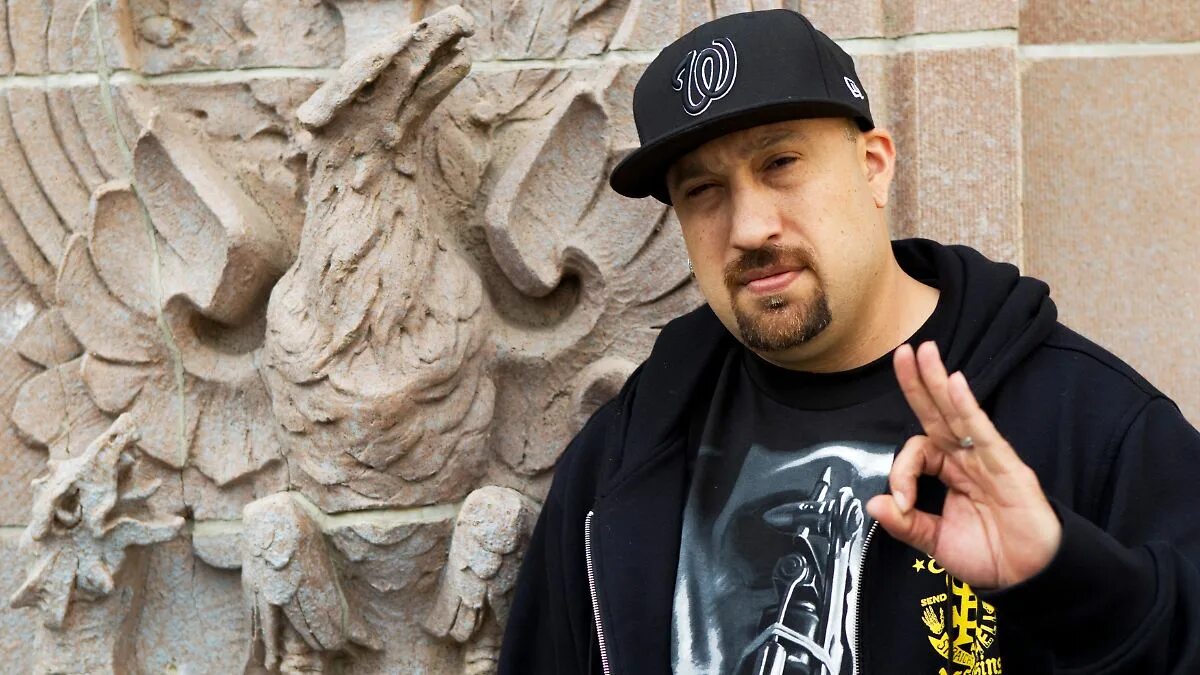 B real. B-real луис фрис. b real cypress. b-real в молодости. breal art.