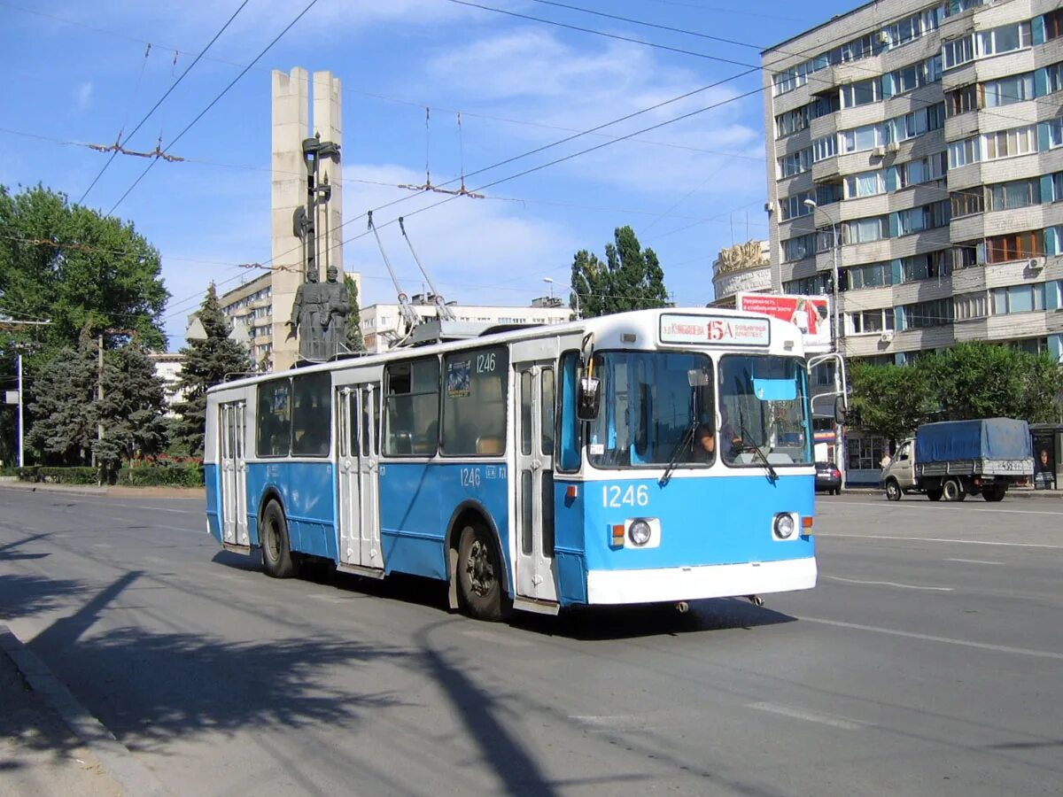 Троллейбус 15 время. Троллейбус ЗИУ 682. ЗИУ-682в Волгоград. ЗИУ-682вм. Троллейбус ЗИУ 682 Москва.