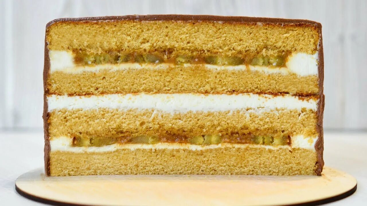 Смолл бисквит. Ванильный бисквит с карамелью. Бананово Карамельный торт. Карамель для торта начинка. Банановый торт с карамелью.