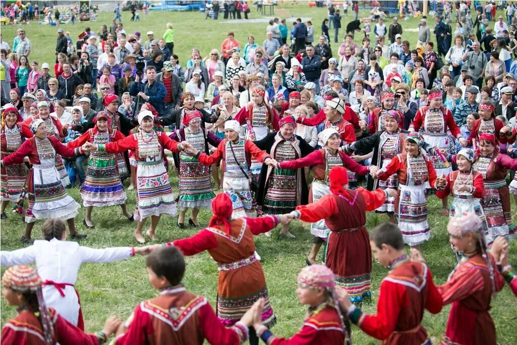 Народы проживающие в свердловской области. Народы Урала марийцы. Традиции Марий Эл. Традиции народов Марий Эл. Коренной народ Марий Эл.