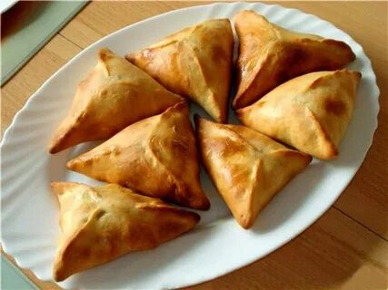 Дрожжевые треугольники с мясом и картошкой