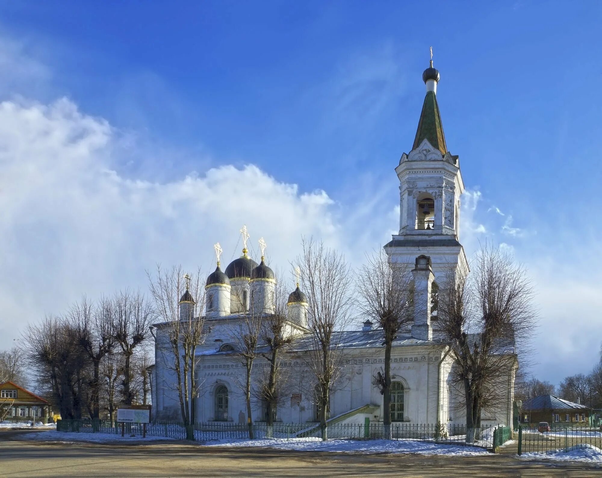 Храм Троицы Живоначальной Тверь. Церковь Троицы Живоначальной "белая Троица"-Тверь. Белая Церковь Тверь. Біла церков