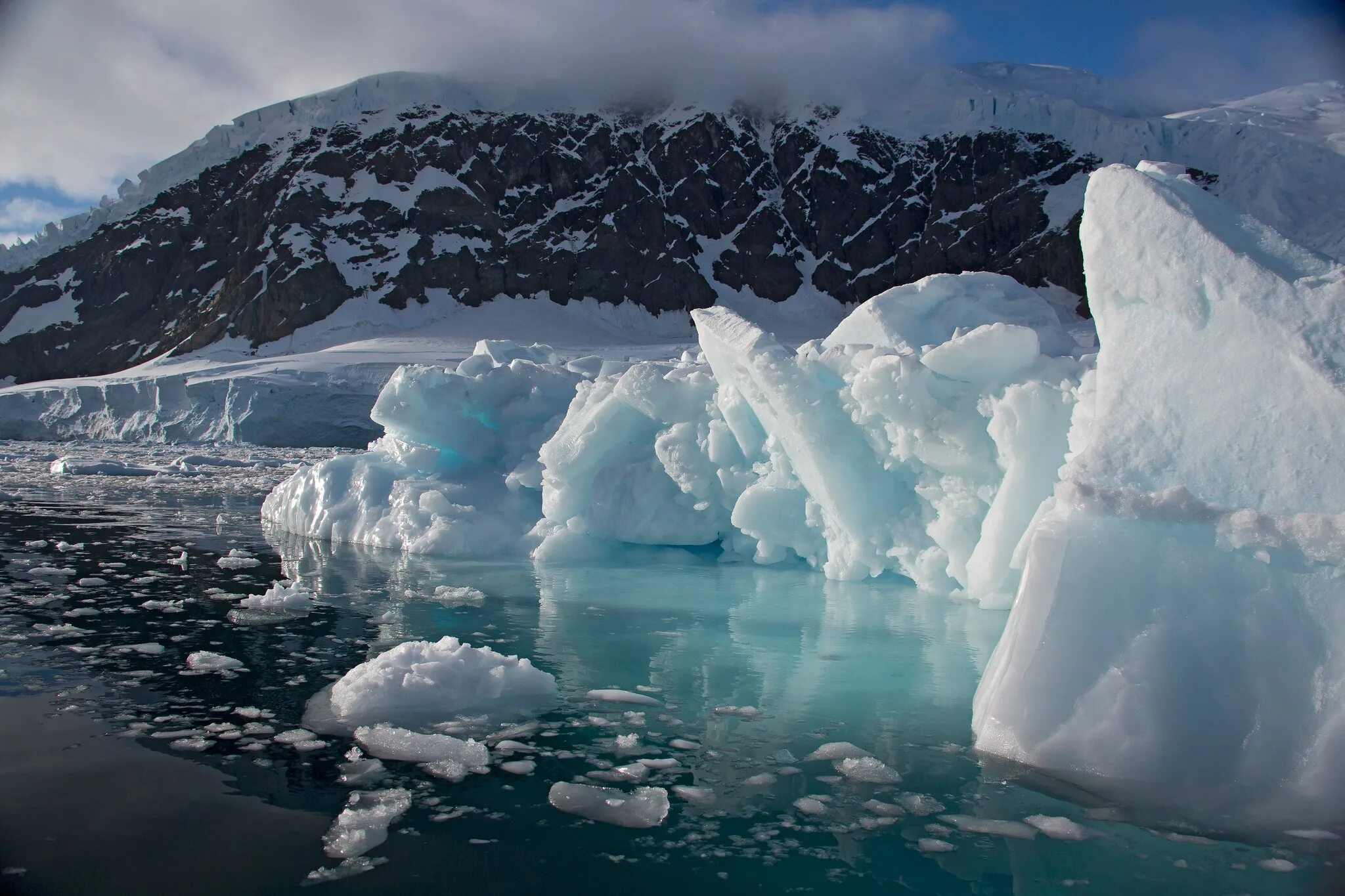 Ice feature
