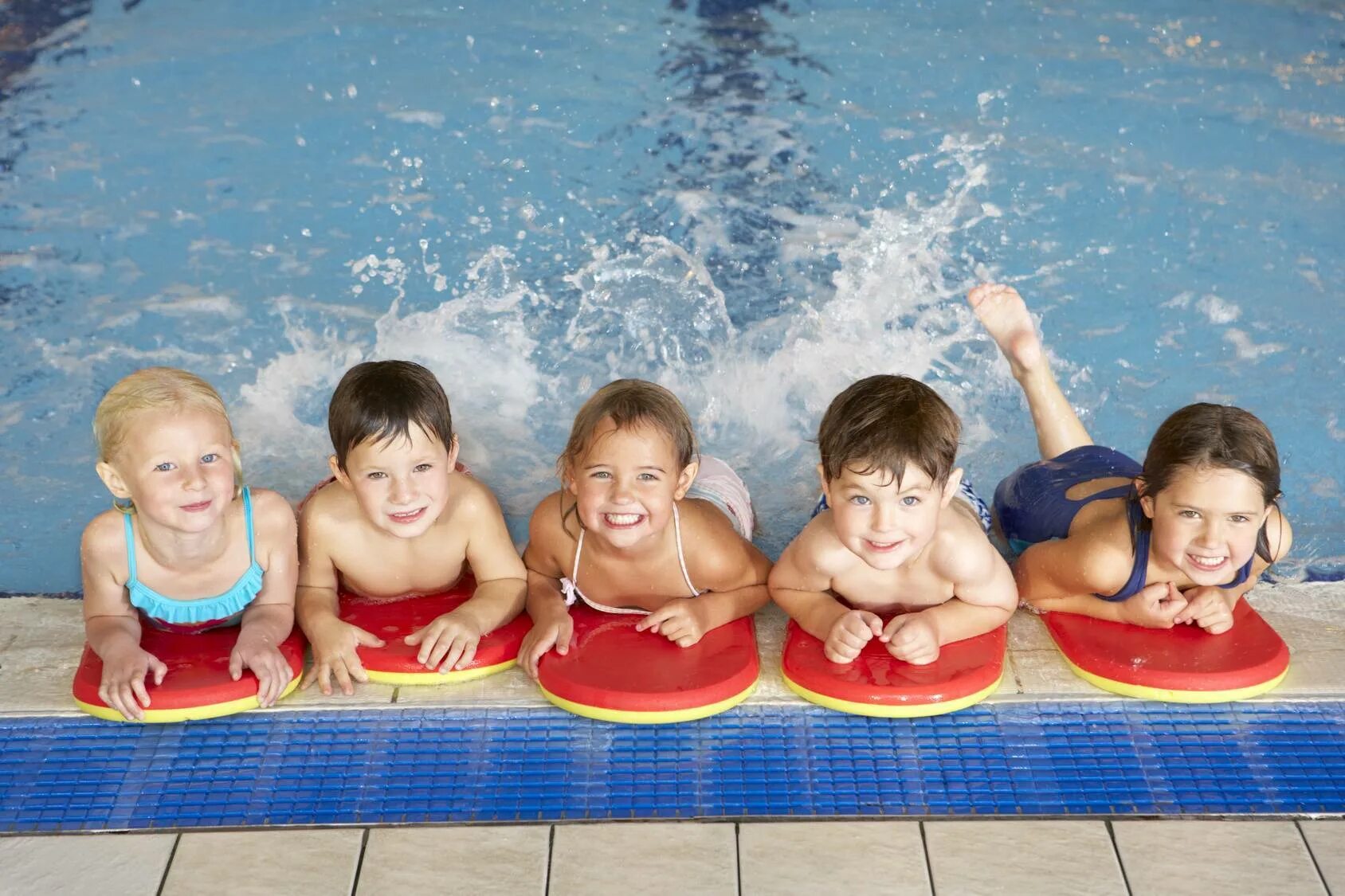 Группы обучение плаванию. Дети в бассейне. Бассейн для малышей. Детское плавание в бассейне. Бассейн для дошкольников.