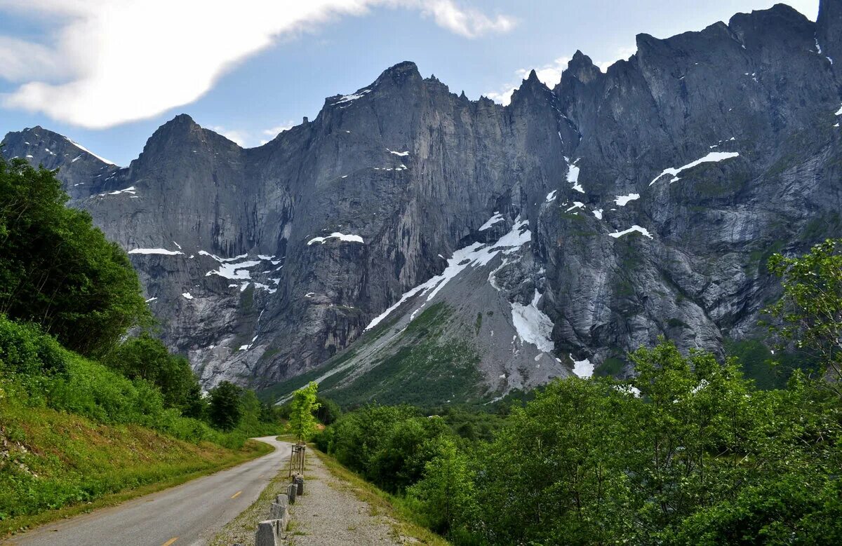 Норвегия высота над уровнем моря. Стена троллей Норвегия. Trollveggen. Стена скала. Парк троллей в Норвегии.