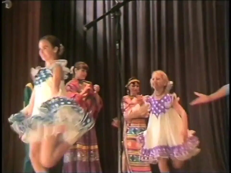 Танец курочки. Children=s Dance Макарена. Детский танец курочки. Дети танцуют танец курочки. Детский танец Казачок / children Dance Kozachok / ladanza.