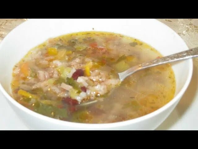 Суп гороховый. Горох при сахарном диабете 2 типа. Суп с копченой курицей. Суп и салат. Суп гороховый.