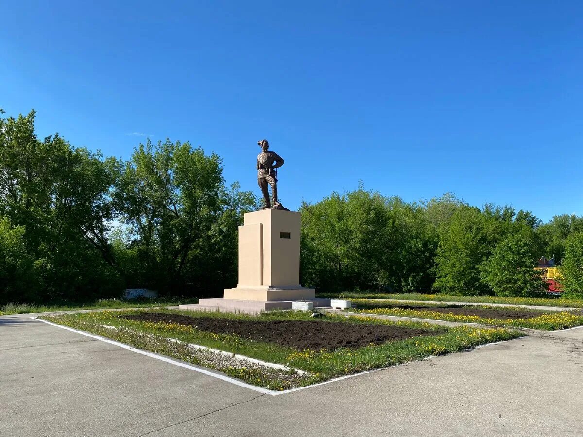 Центр города чапаевск. Чапаевск площадь города. чапаевск самарская область парк. самарская область чапаевск памятник чапаеву. парк им чапаева в чапаевске.