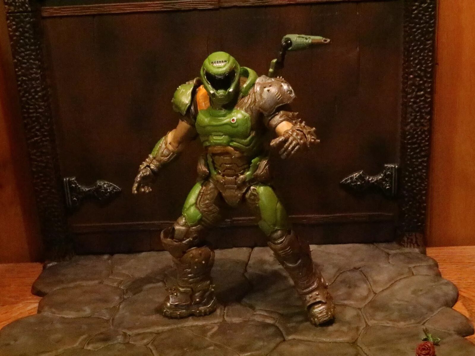 Doom figure. Фигурка doom slayer mcfarlane. doom slayer mcfarlane toys figure. фигурки doom mcfarlane toys. doom slayer mcfarlane.
