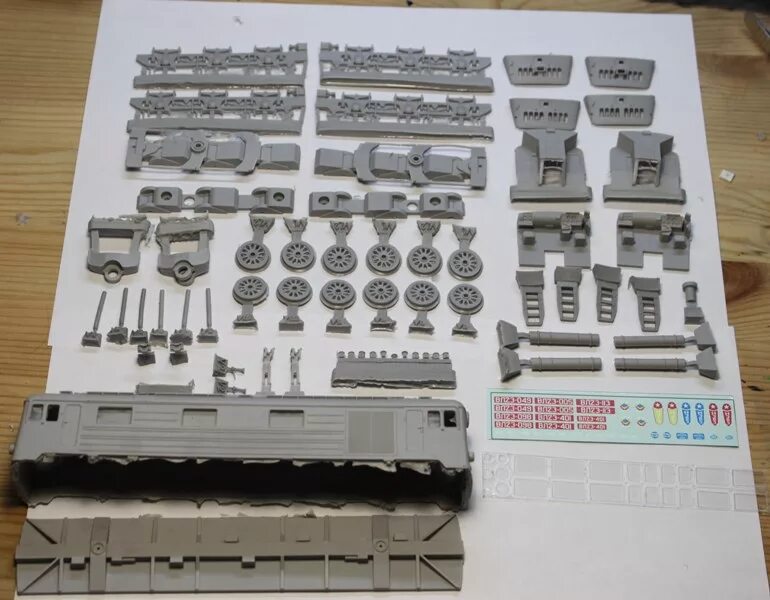 Набор деталей для сборки. Кит электровоза 1/87. Кит набор вл10у. Вл10 набор для сборки электровоза кит. Кит тепловоза тэ10 1/87.