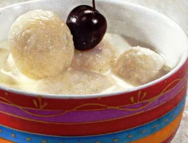 Суп молочный с творожными шариками. Суп молочный с клецками. Молочный суп с картофельными клецками. Суп молочный с макаронными изделиями. Суп молочный с клецками.