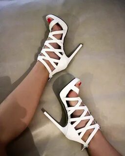 Lana feet