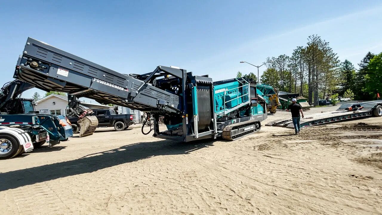 Видео 1800. Powerscreen Warrior 1800. Terex Warrior 1800. Грохот MCCLOSKEY r155 на трале. Сортировочная машина Warrior 1800 на трале.