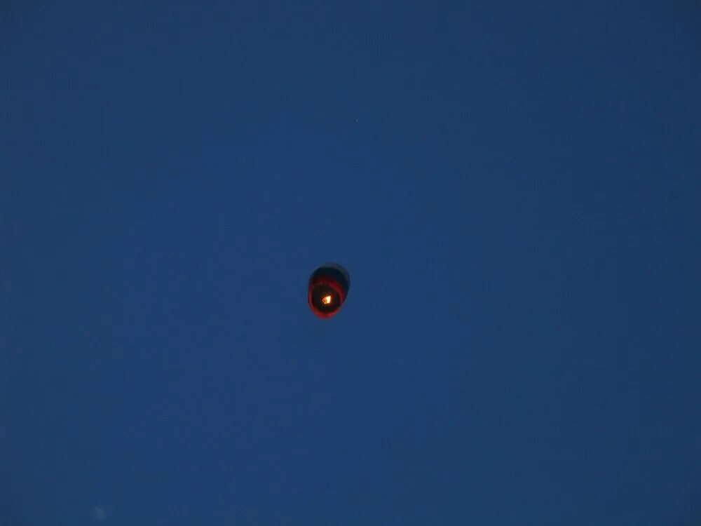 Красное НЛО. НЛО красного цвета. Оранжевый НЛО. НЛО красные шары.