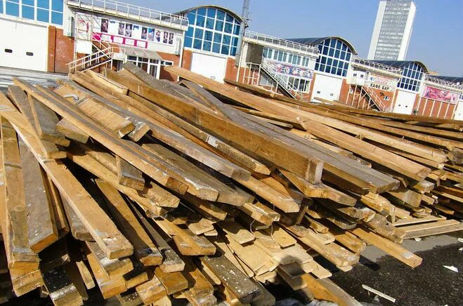 пиломатериал б у. купить доски в инсаре. лесо и пиломатериалы. дрова на стройке. брус б/у стройматериалы.