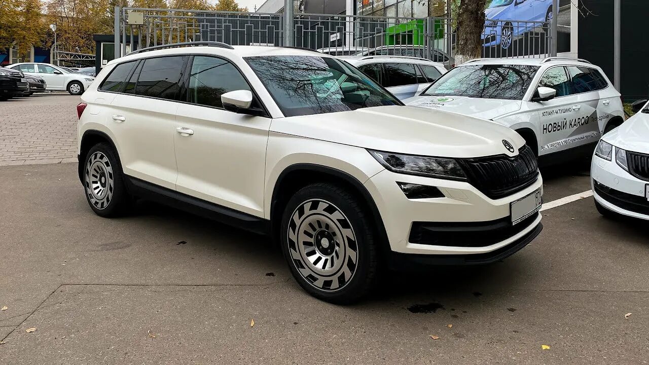 Skoda Kodiaq белый r19. Шкода Кодиак r20. Шкода Кодиак 2019. Шкода Кодиак 2020 белая. Купить кодиак с пробегом на авито