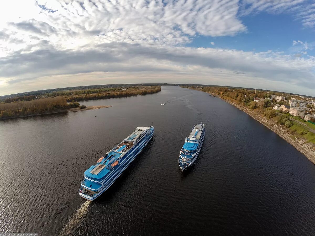 Волга судоходная река. Волга река круиз. Теплоход по реке Волга. Река Кама судоходство. Ревное