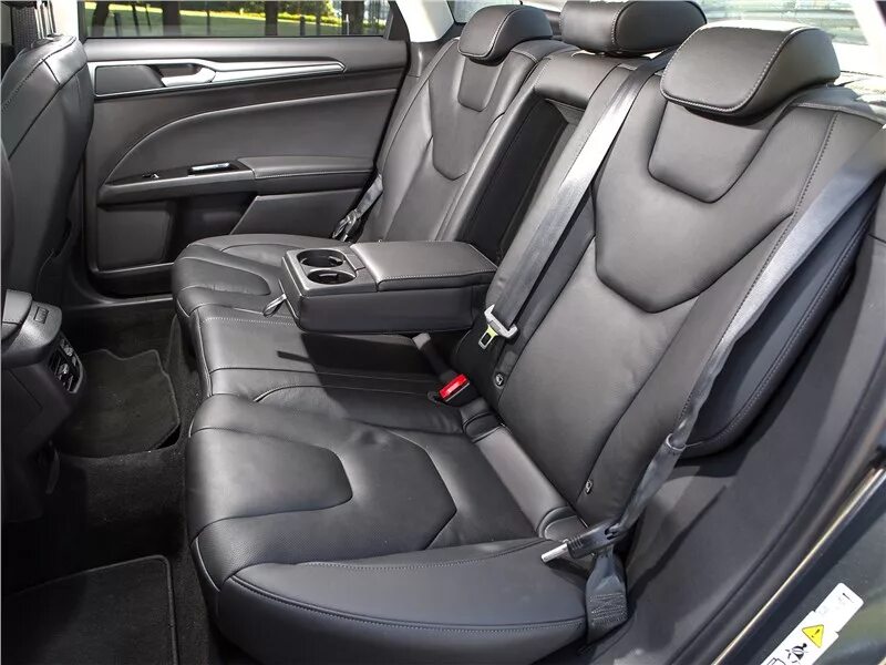 Ford mondeo салон сзади. Genesis gv70 задние сидения. Мондео 4 заднее сиденье. Мондео 4 задний ряд сидений. Кожаный салон мондео 4.