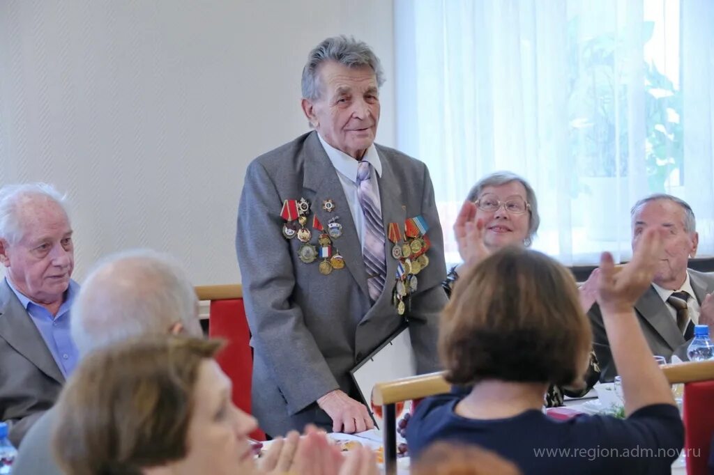 Совет ветеранов государственной службы москвы. Ветераны госслужащие. Председатель совета ветеранов. 70 лет победы в вов парад. Ветераны великой отечественной войны россии на параде победы.