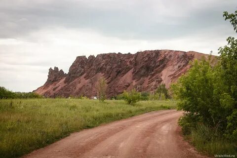 Горы породы у шахты