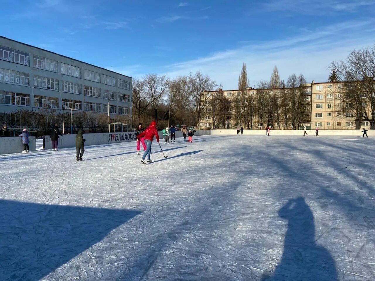 Каток в 16 районе. Школа 66 тольятти. Каток в школе. Школа 10 видное. Школы с катком.
