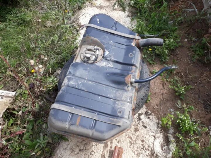 Топливный бак ваз 2107 инжектор. Бак топливный 2105 инжектор. Бак ваз 2107 инжектор. Бензобак ваз инжектор. Топливный бак 2107 инжектор.