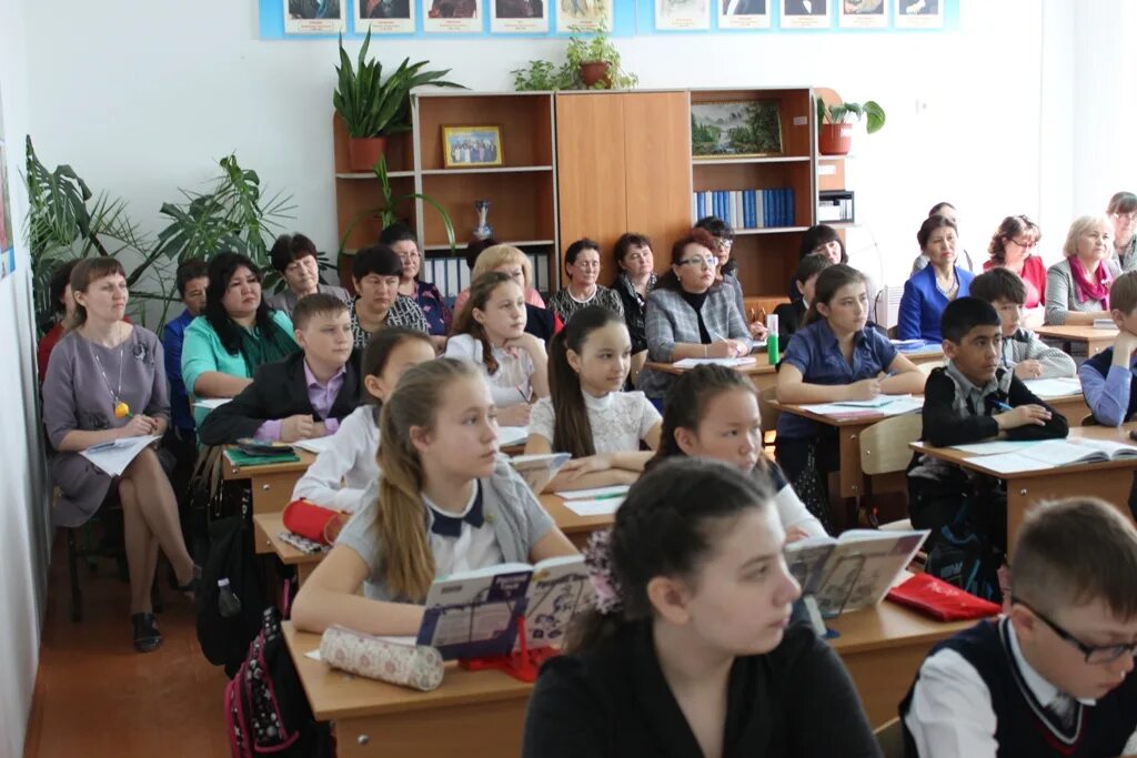 Музей 5 школы большой исток. Большой исток школа. Школа 30 большой исток. Школа 11 большой исток. Погода в большом истоке.