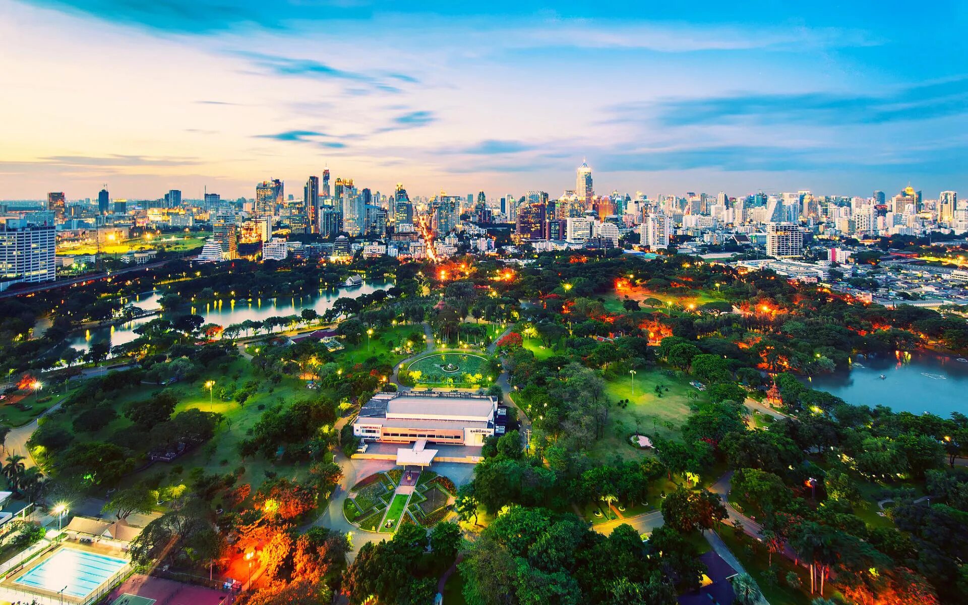 Тайланд город Бангкок. Люмпини Бангкок. Парк Люмпини / Lumpini Park. Таиланд, Бангкок, Люмпини парк.