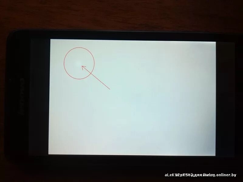 На телефоне появилось черное пятно на экране. Белая точка на экране айфона. Пятно на экране смартфона. Квадратное пятно на экране смартфона. Белые пятна на дисплее смартфона.