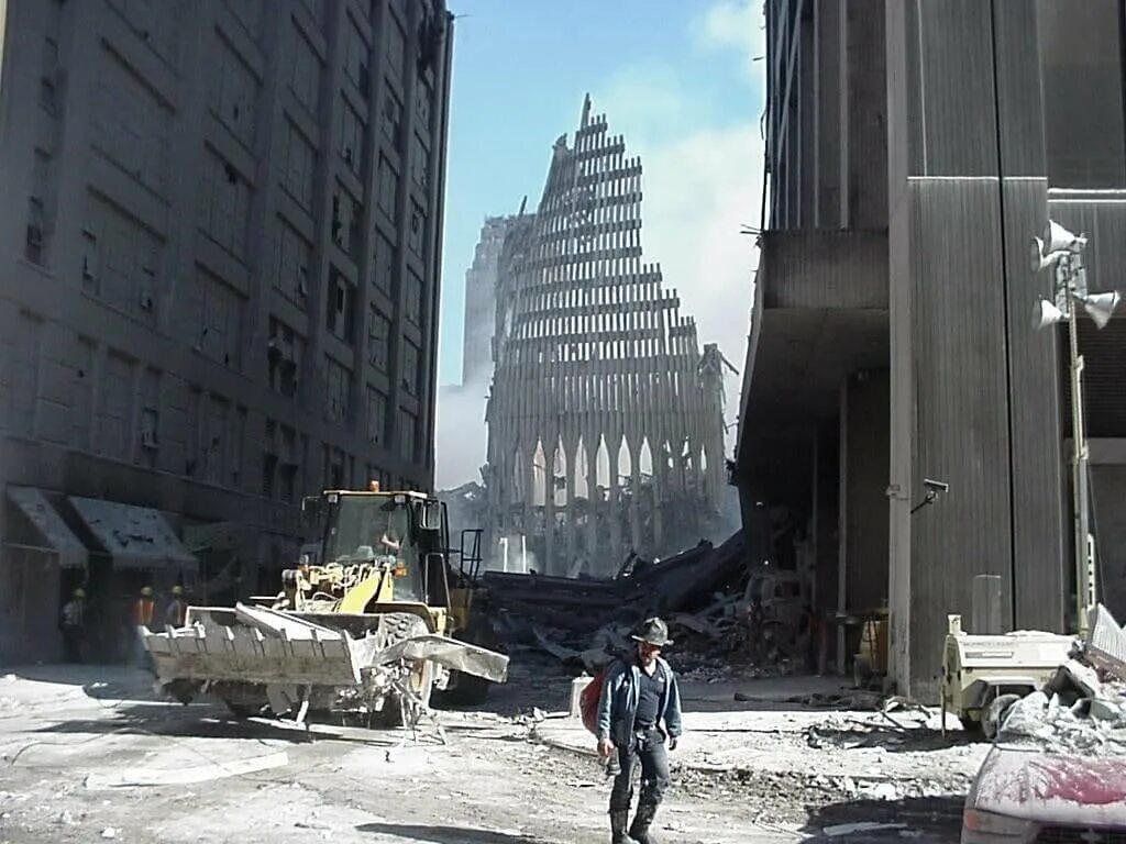 11 апреля 2001 год теракт. Теракт 11 сентября в Нью Йорке.