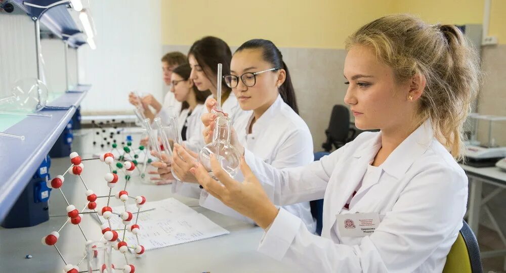 Биолог после 9 класса. Биолог после 9 класса. Сеченовский университет микробиология. Мгимо приемная комиссия 2022. Биологический факультет мгу.