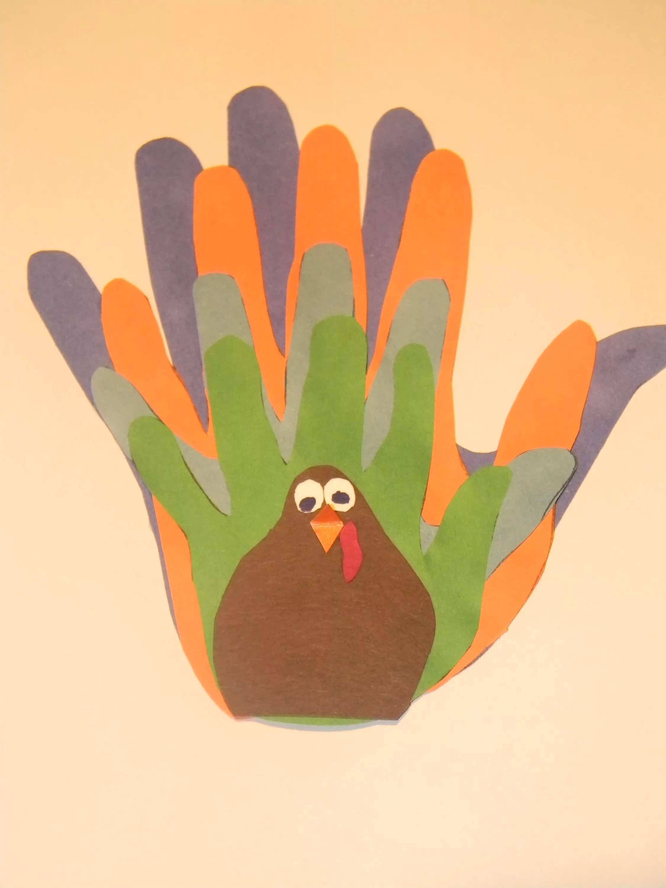 змея из ладошек. животное из ладошки. аппликации из ладошек для детей. дракон из отпечатка руки.