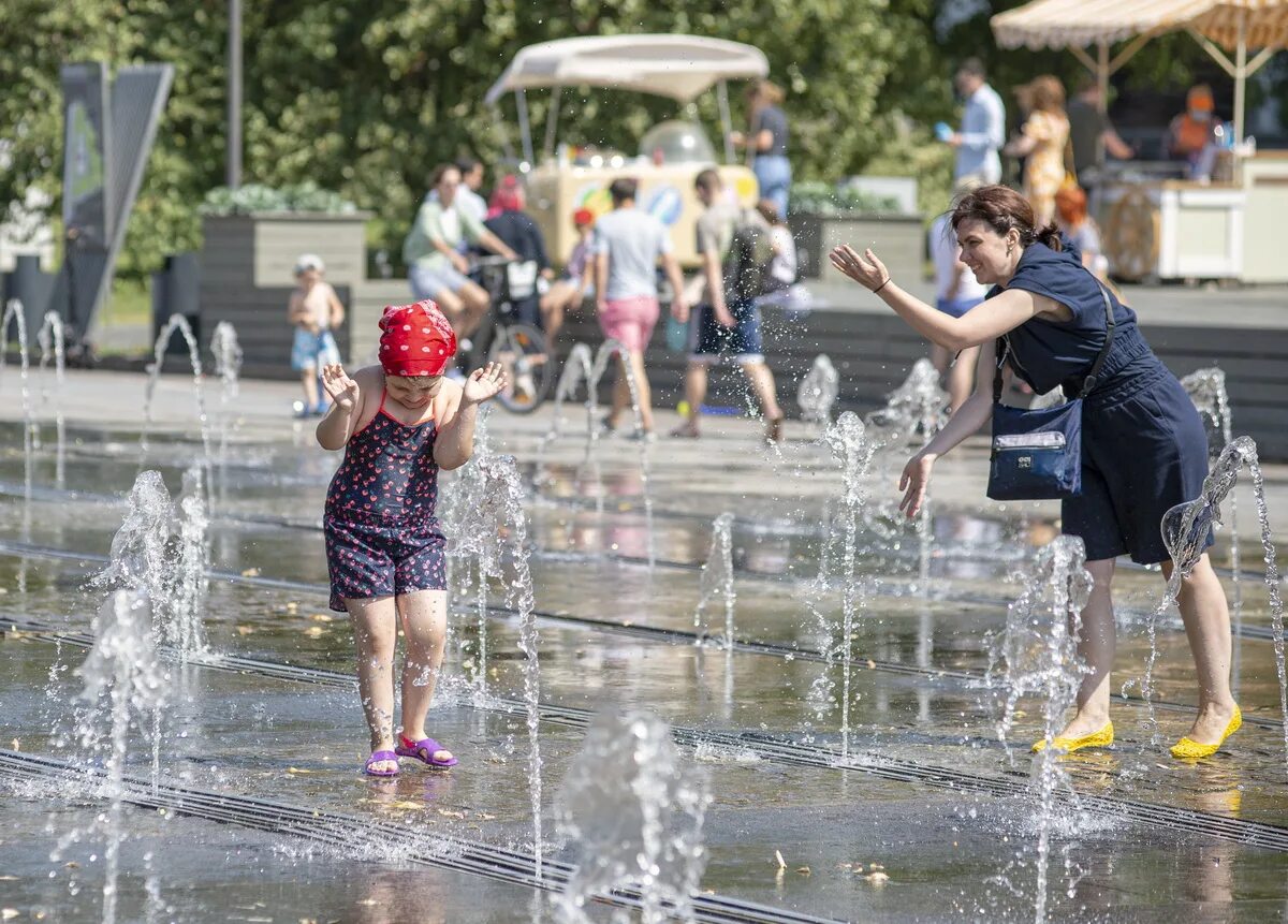 Жаркий день картинки для детей. Жара в городе. Лето жара город. Жаркий д. Жара.