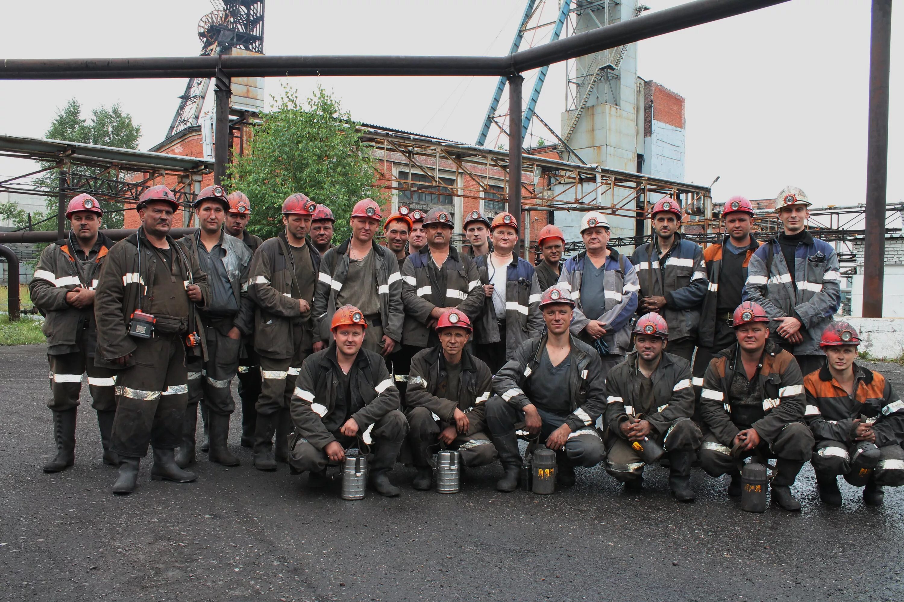 шахтер в шахте. северный кузбасс шахта березовская. шахтеры обуховской шахты. шахта угольная обуховская. шахта замчаловская гуково.