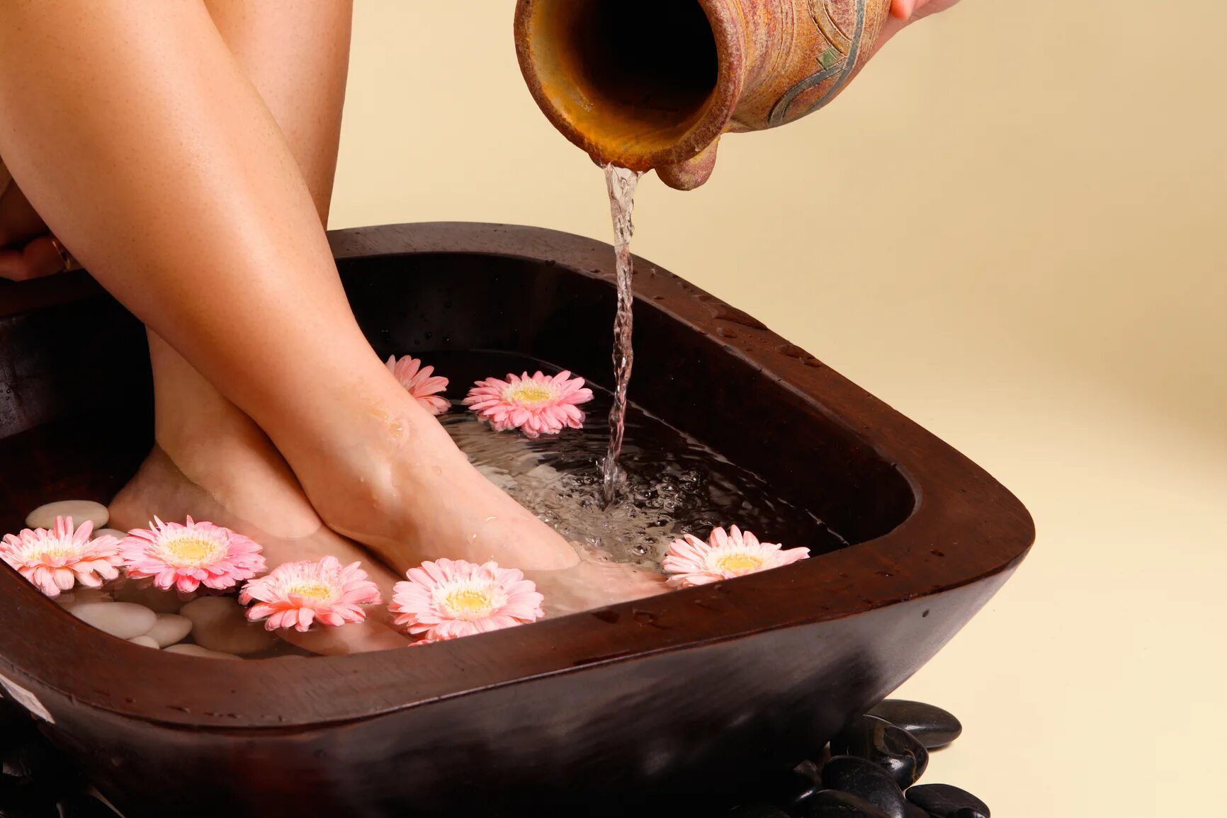 Foot bathing. Лечебные ванночки для ног. Ванночка для педикюра. Ванна для ног.