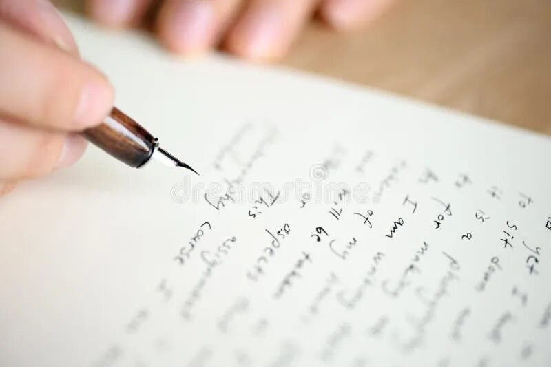 Ручное письмо. Письменная работа. Пишет на бумаге. Пишет письмо. Writing latter.