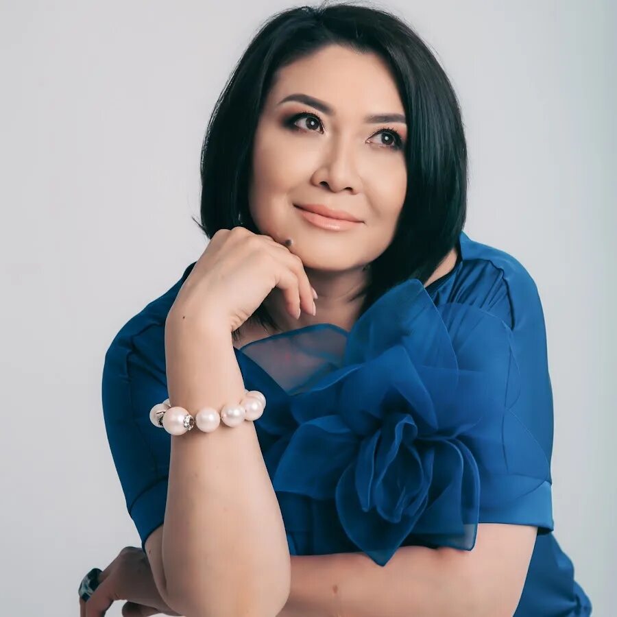 Узбекская певица гульнур. Песни гулнур. Gulinur 2022. Gulinur rasmlari 2022. Узбек певица гулнур.