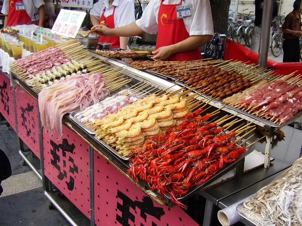 Рынок в Китае. Китайские сладости. Китайский рынок еды. Китайский рынок в Китае.