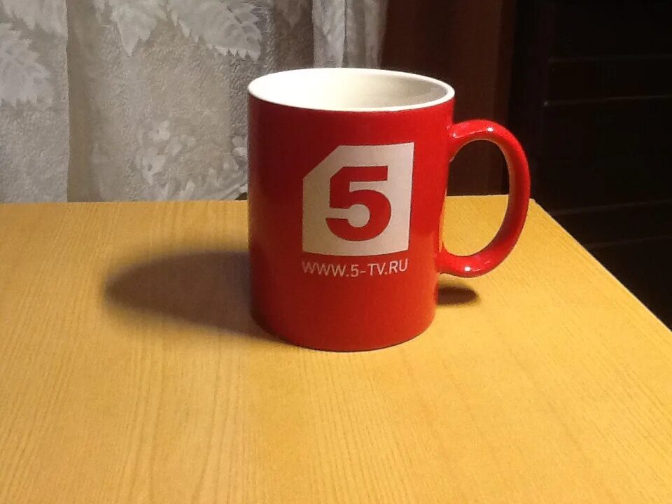Кружка с логотипом телеканала. Пятый канал Кружка. Кружка с логотипом. Чашка логотип. 25 cup