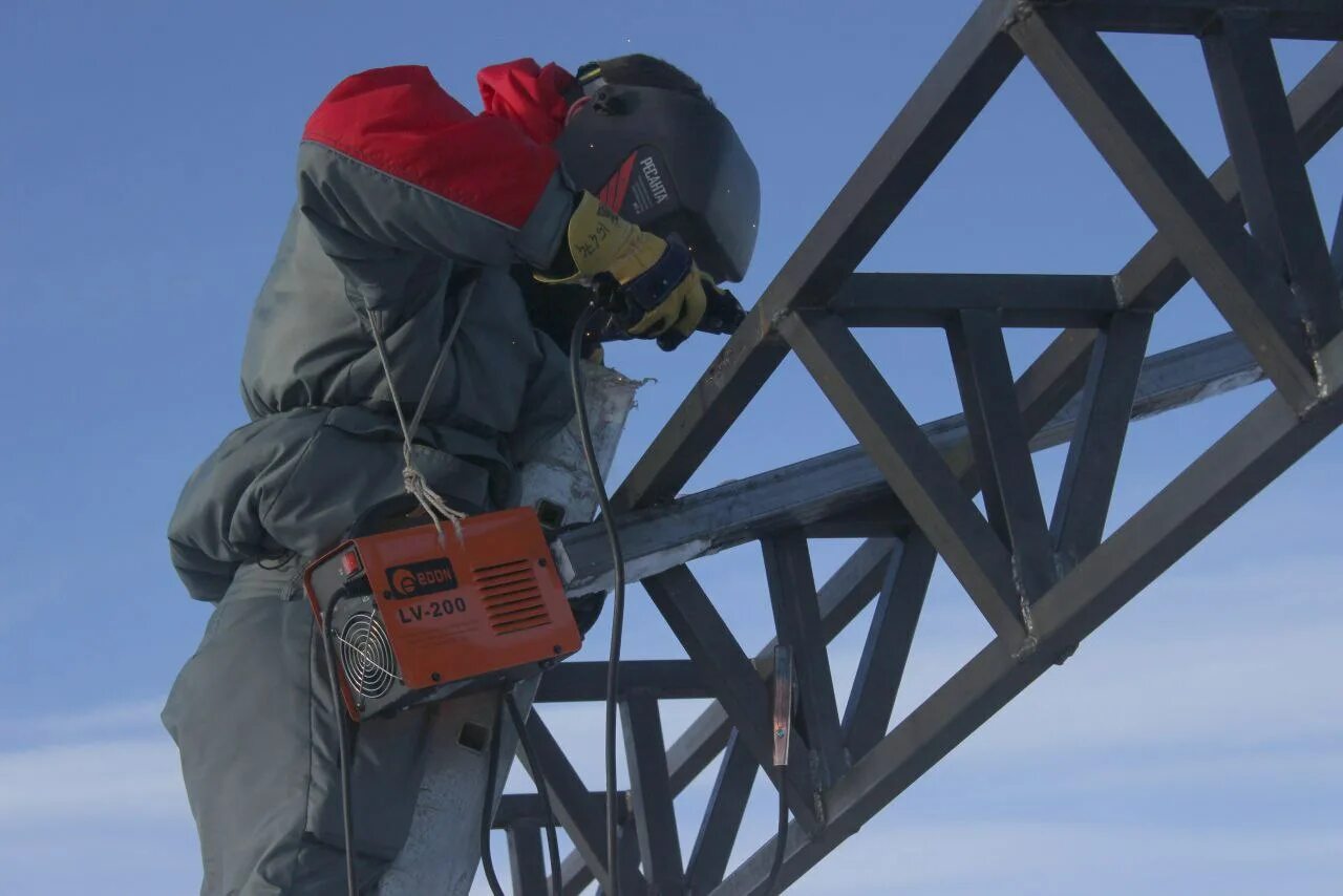 Промышленный альпинизм. Монтажник высотник сварщик. Проведение сварочных работ высоте. Сварка. Проведение сварочных работ высоте.