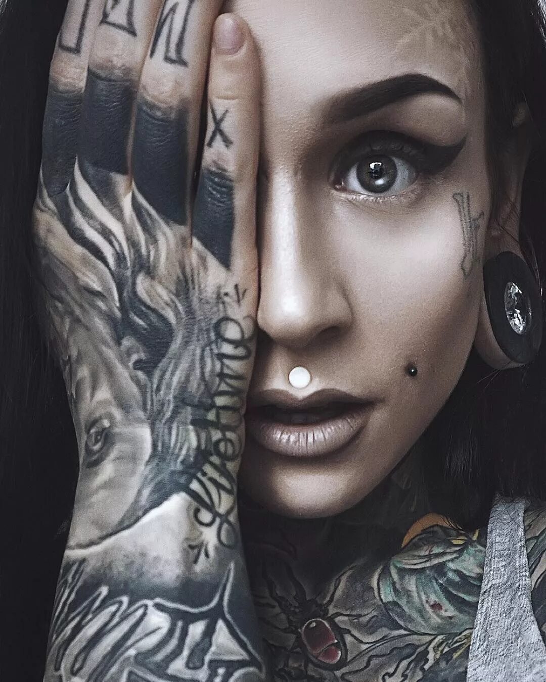 Monami Frost. Monami Frost Чикано. Тату на лице девушки. Девушка с татуированным лицом.